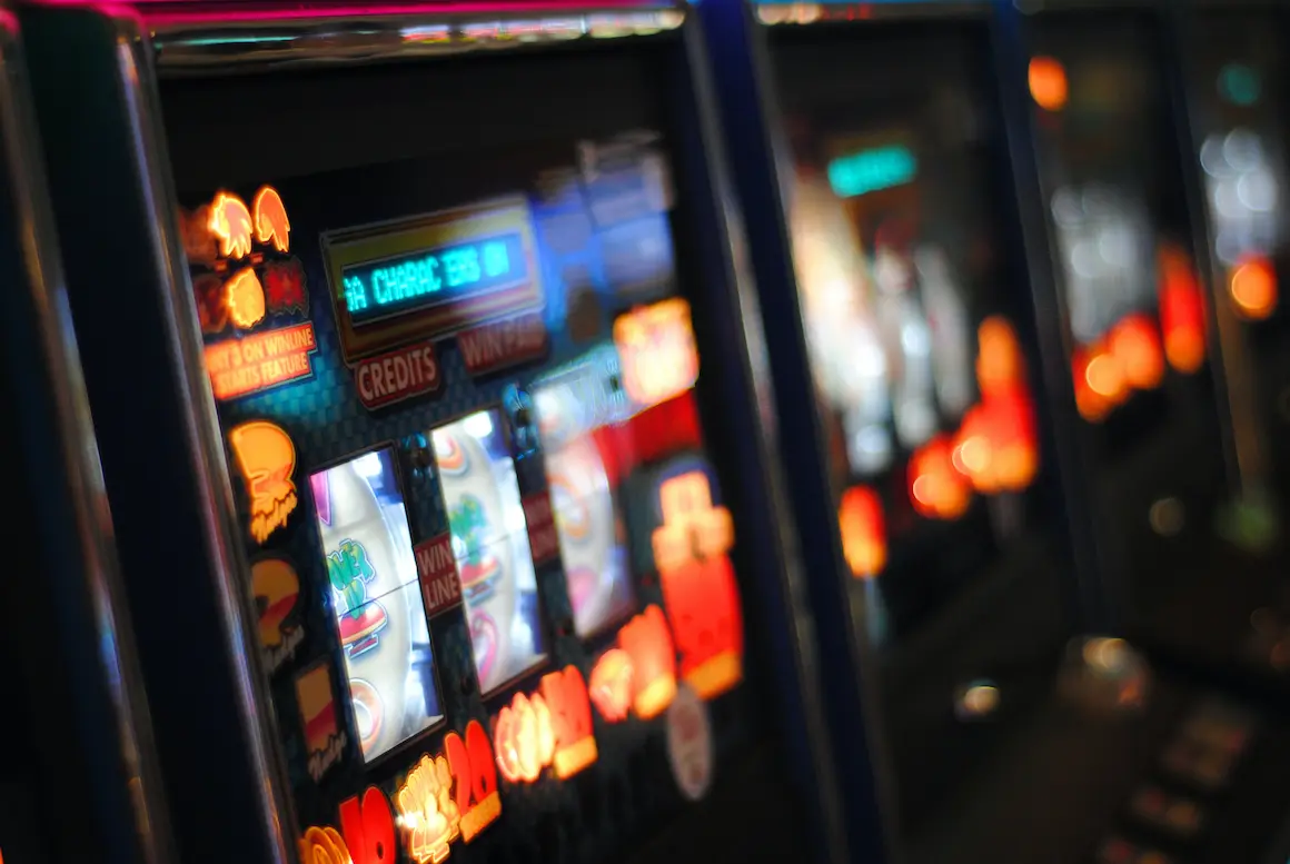 laser-fruit-classic-neon-slot